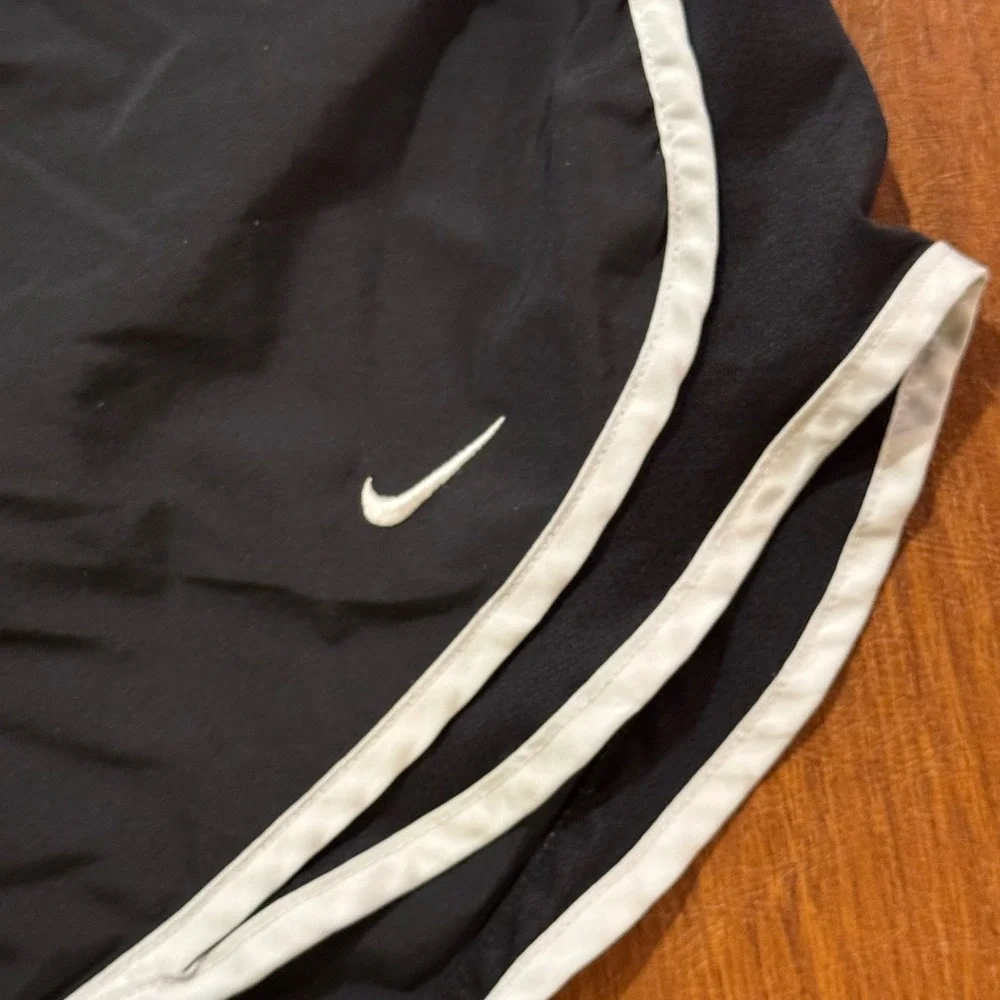 Nike Dri-Fit Running Shorts Women's Medium Black White Tempo Track Performance